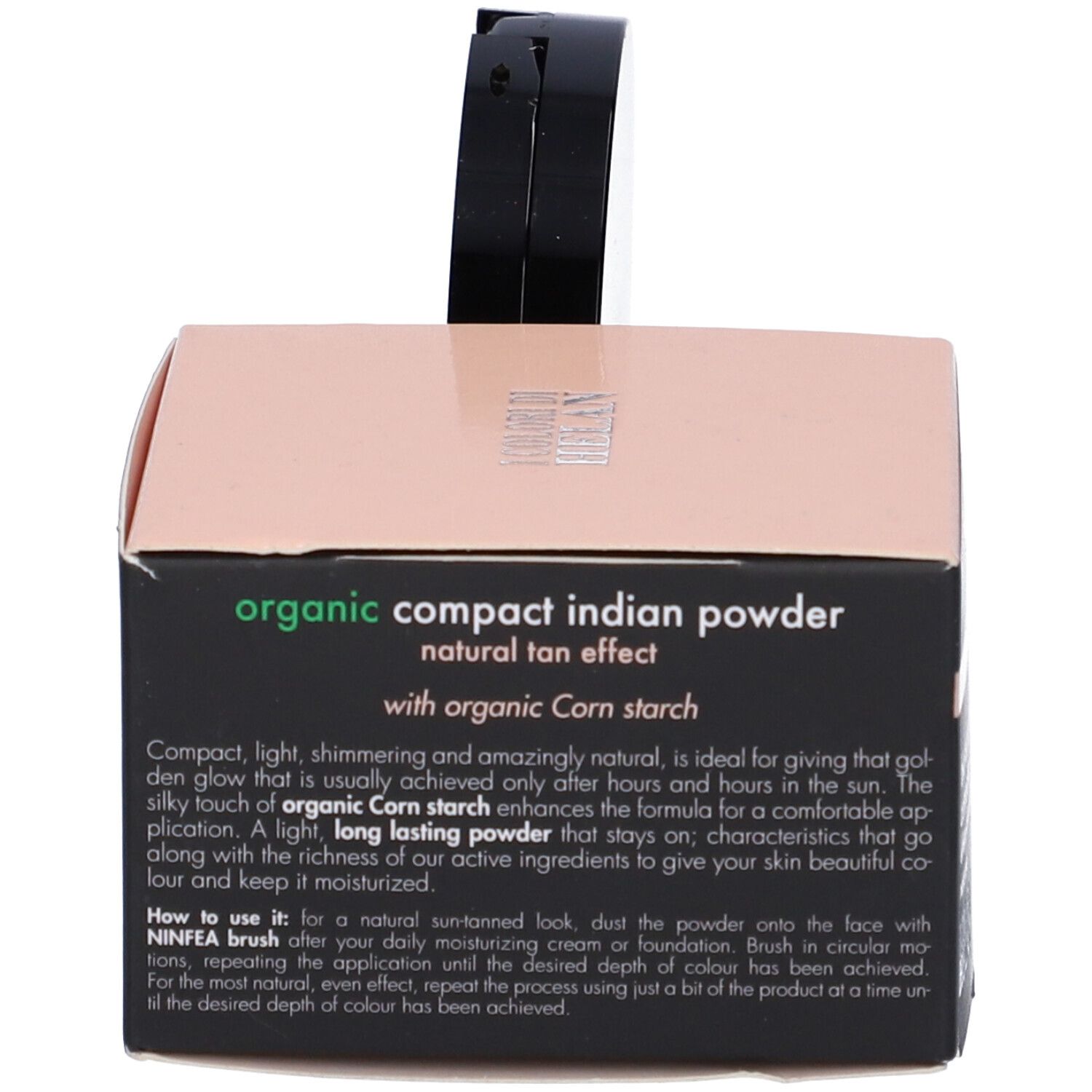 Retro della confezione. Testo: organic compact indian powder, natural tan effect, with organic Corn starch. Testo in inglese.