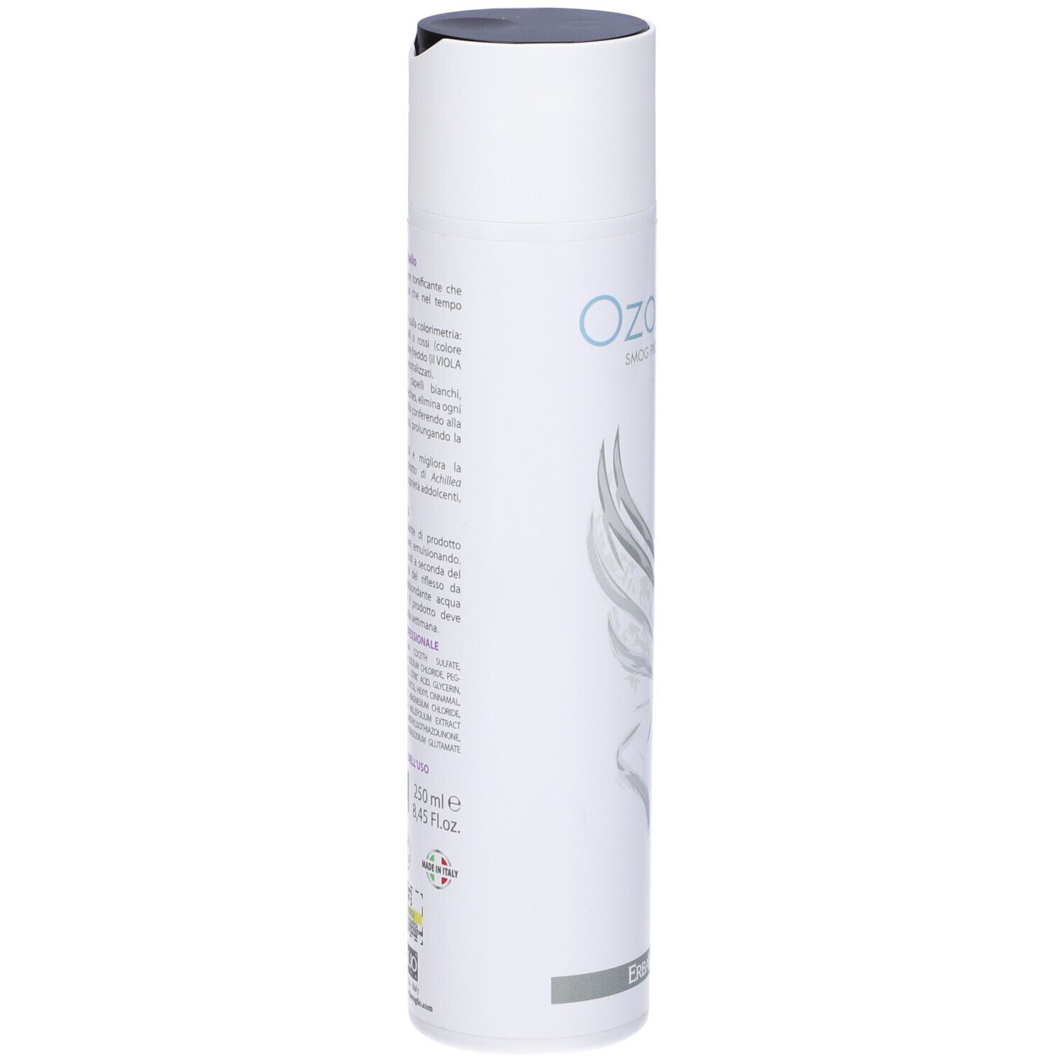 Flacone bianco con testo e logo. Logo Ozonelle, scritta SILVER HAIR SHAMPOO. Tappo nero. Testo sul lato.