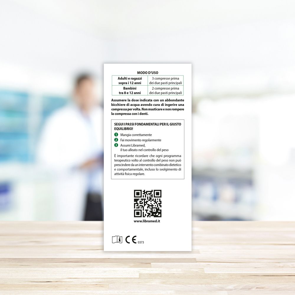 Retro della confezione del prodotto con istruzioni per l'uso e codice QR. Marchio CE.