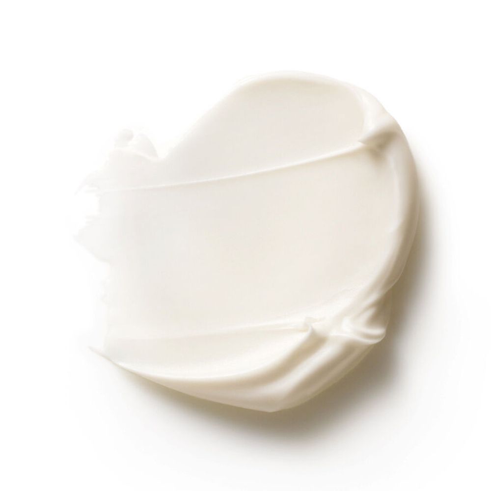 Macchia di crema su sfondo bianco. Texture color crema.