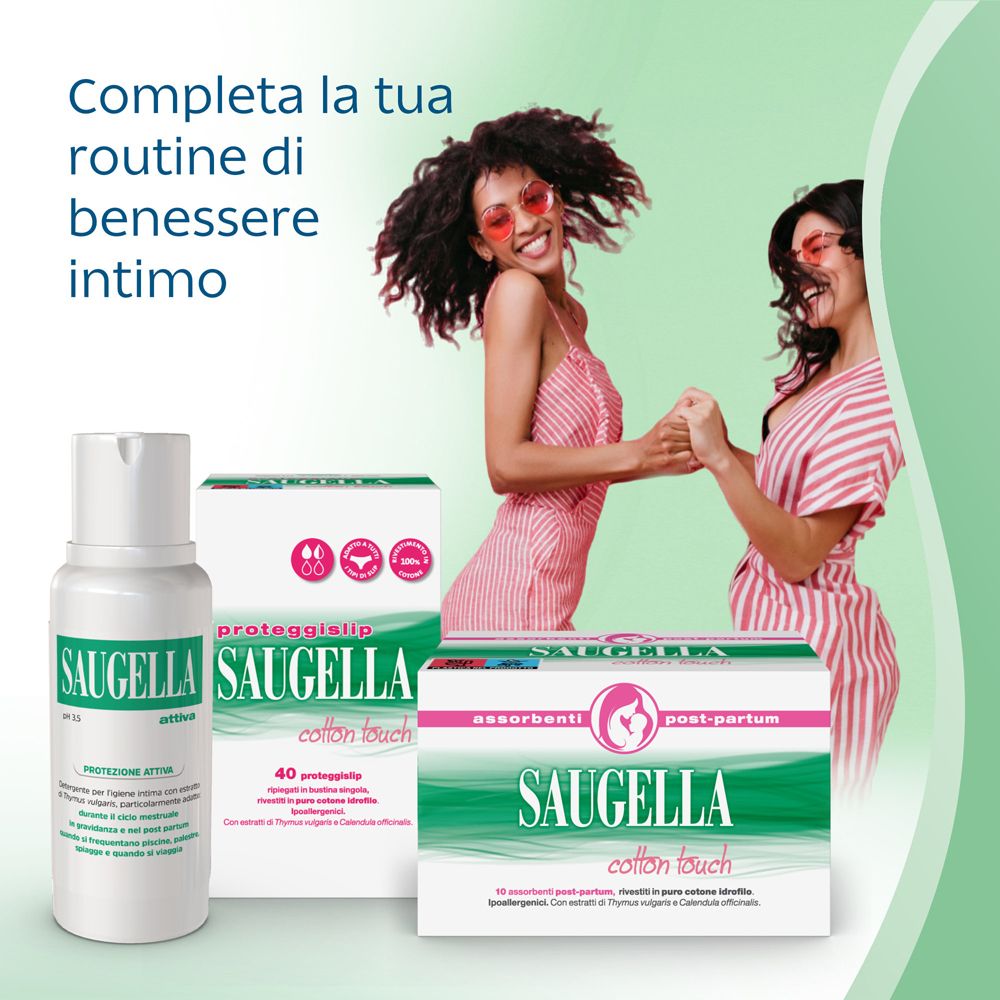 Donne ballano. Prodotti Saugella: detergente intimo, assorbenti post-partum Cotton Touch. Confezioni visibili.
