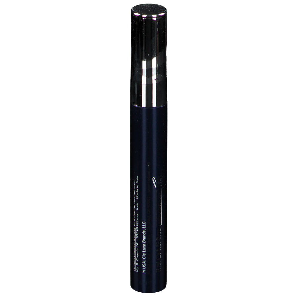 Tubo di mascara con tappo argentato. Tubo nero con scritte bianche. Scritta: Car Luse Brands, LLC.