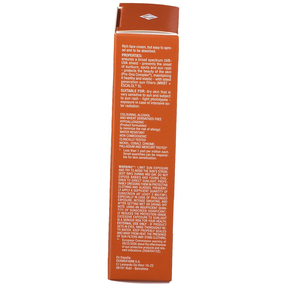 Lato della confezione. Testo in inglese. Contiene informazioni sul prodotto, ingredienti e avvertenze.