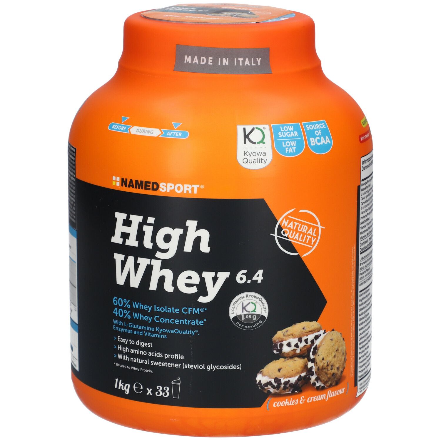 Barattolo arancione NAMEDSPORT® High Whey 6.4, Cookies & Cream. Etichetta nera con informazioni e logo. 1 kg.