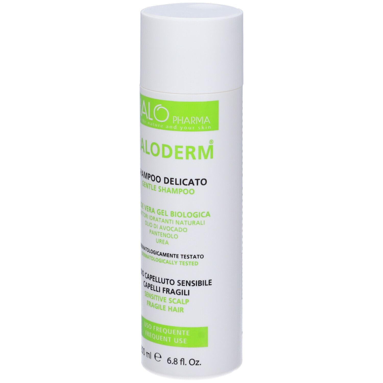 Flacone bianco con etichetta verde. Testo: Haloderm Shampoo delicato, Aloe Vera Gel, Pantenolo, Urea. Per cuoio capelluto sensibile e capelli fragili.