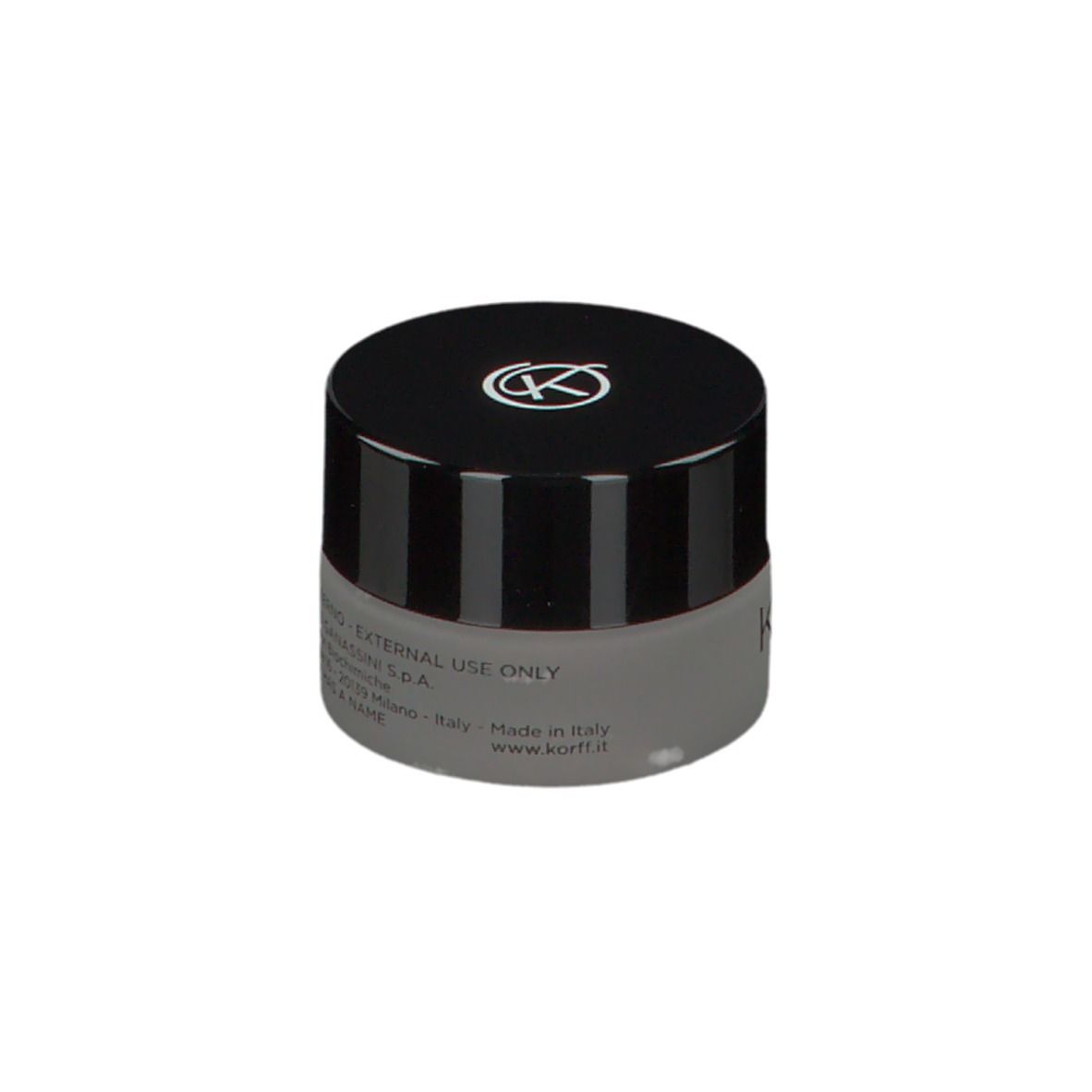 Ombretto in crema KORFF chiuso. Vasetto grigio, coperchio nero con logo. Testo: KORFF MILANO, CURE MAKE UP, CREMA EYESHADOW.