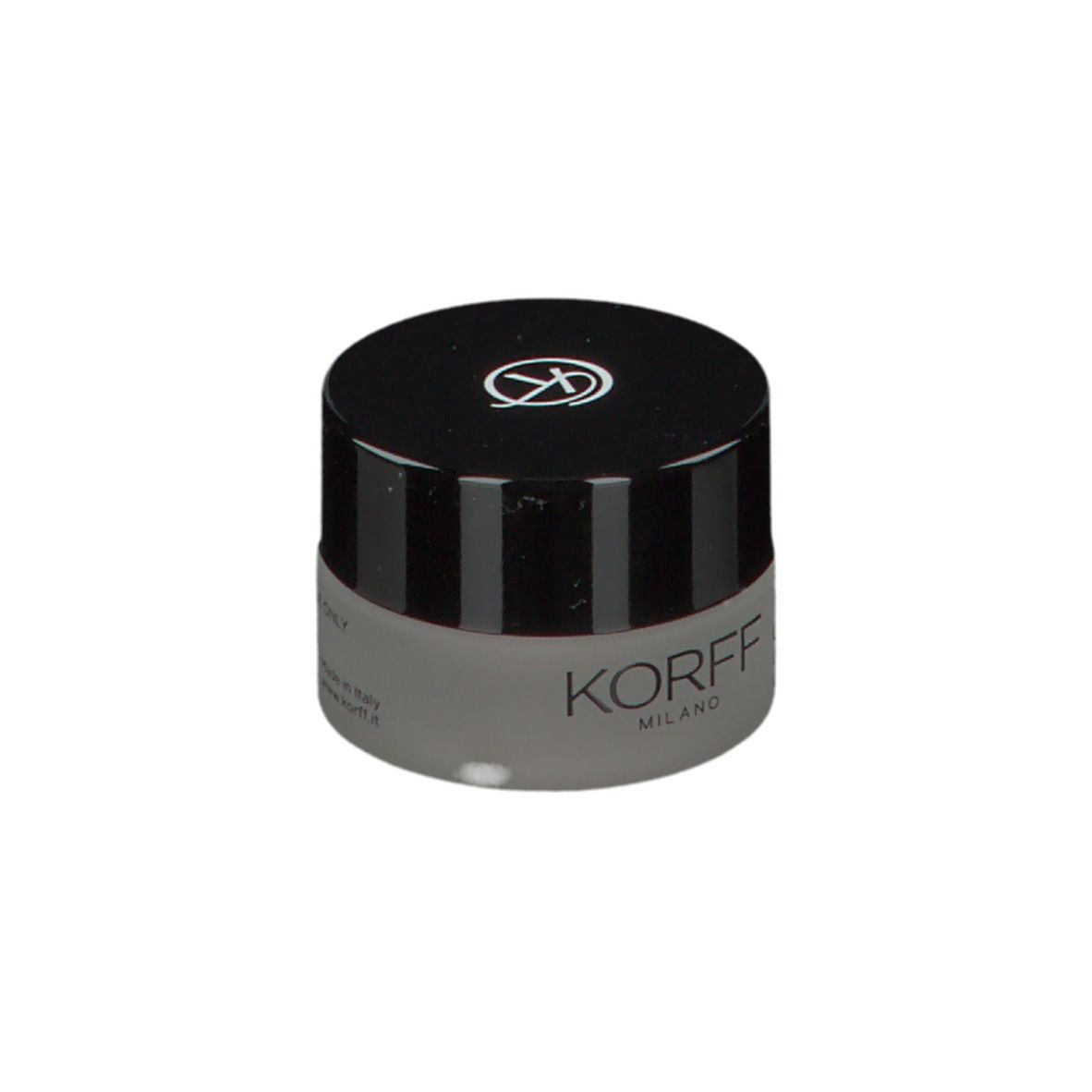 Ombretto in crema KORFF 03, vasetto chiuso, coperchio nero con logo. Testo: KORFF MILANO, CURE MAKE UP, CREMA.