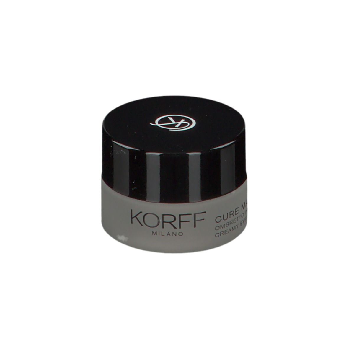 Ombretto in crema KORFF 03, vasetto chiuso, coperchio nero con logo. Testo: KORFF MILANO, CURE MAKE UP, CREMA.