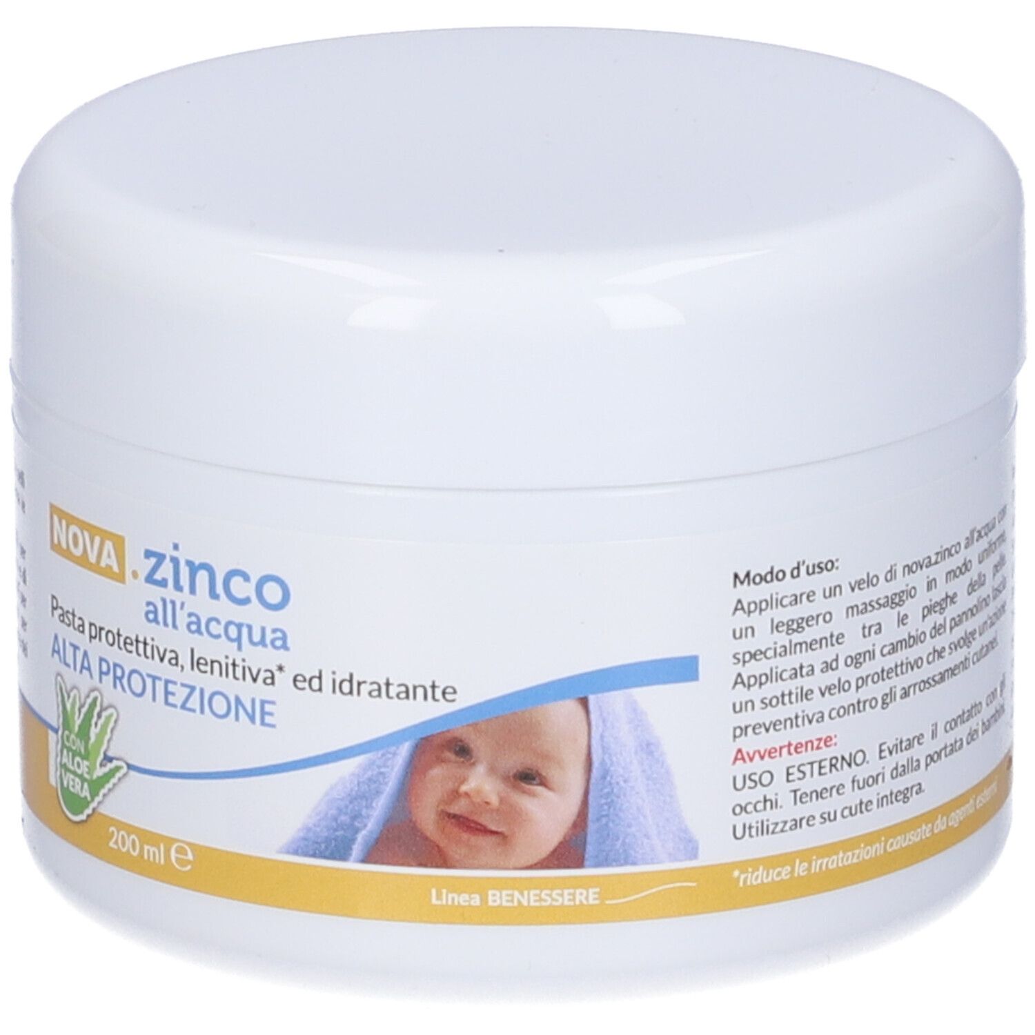 Barattolo bianco con coperchio blu. Scritta: Nova Zinco all'acqua, Pasta protettiva, lenitiva ed idratante, Alta protezione. Immagine di un bambino.