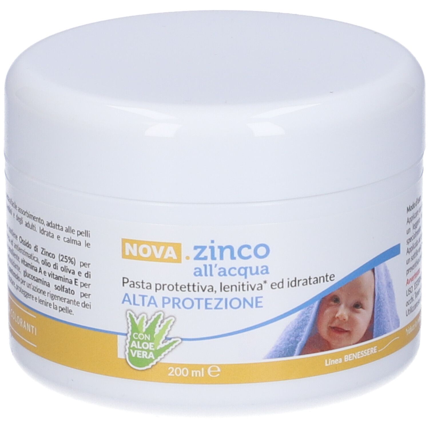 Barattolo bianco con coperchio blu. Scritta: Nova Zinco all'acqua, Pasta protettiva, lenitiva ed idratante, Alta protezione. Immagine di un bambino.