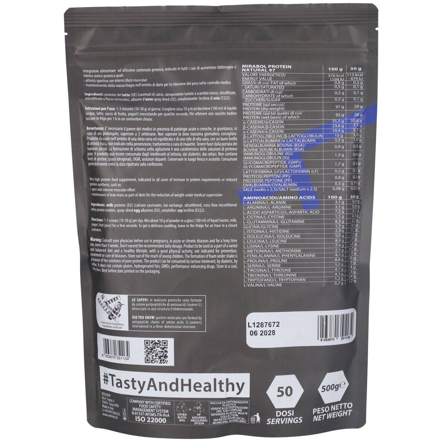 Retro della busta di proteine. Contiene informazioni nutrizionali, elenco ingredienti e informazioni sul produttore. Sfondo nero con testo bianco.