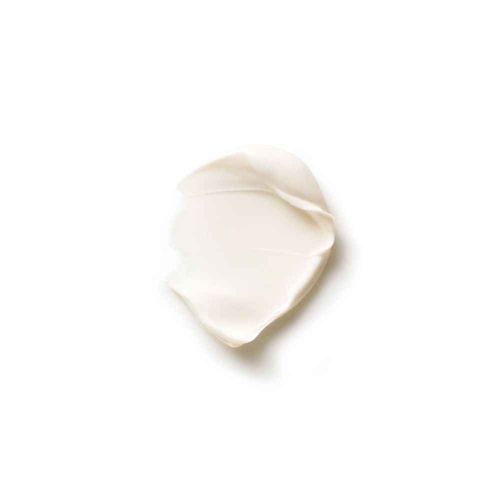 Macchia di crema bianca su sfondo bianco. Forma ovale.