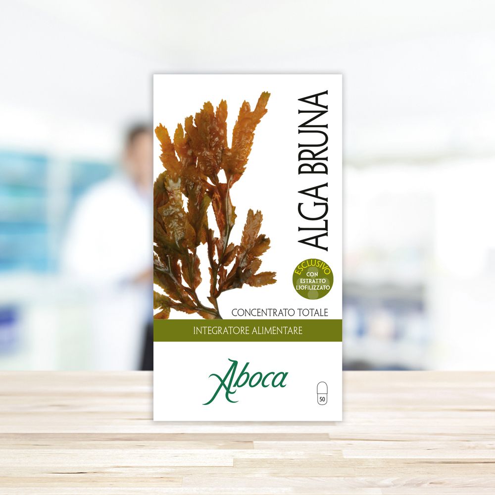 Confezione del prodotto con immagine di alghe. Testo: Alga Bruna, Concentrato Totale, Integratore Alimentare. Marchio: Aboca.