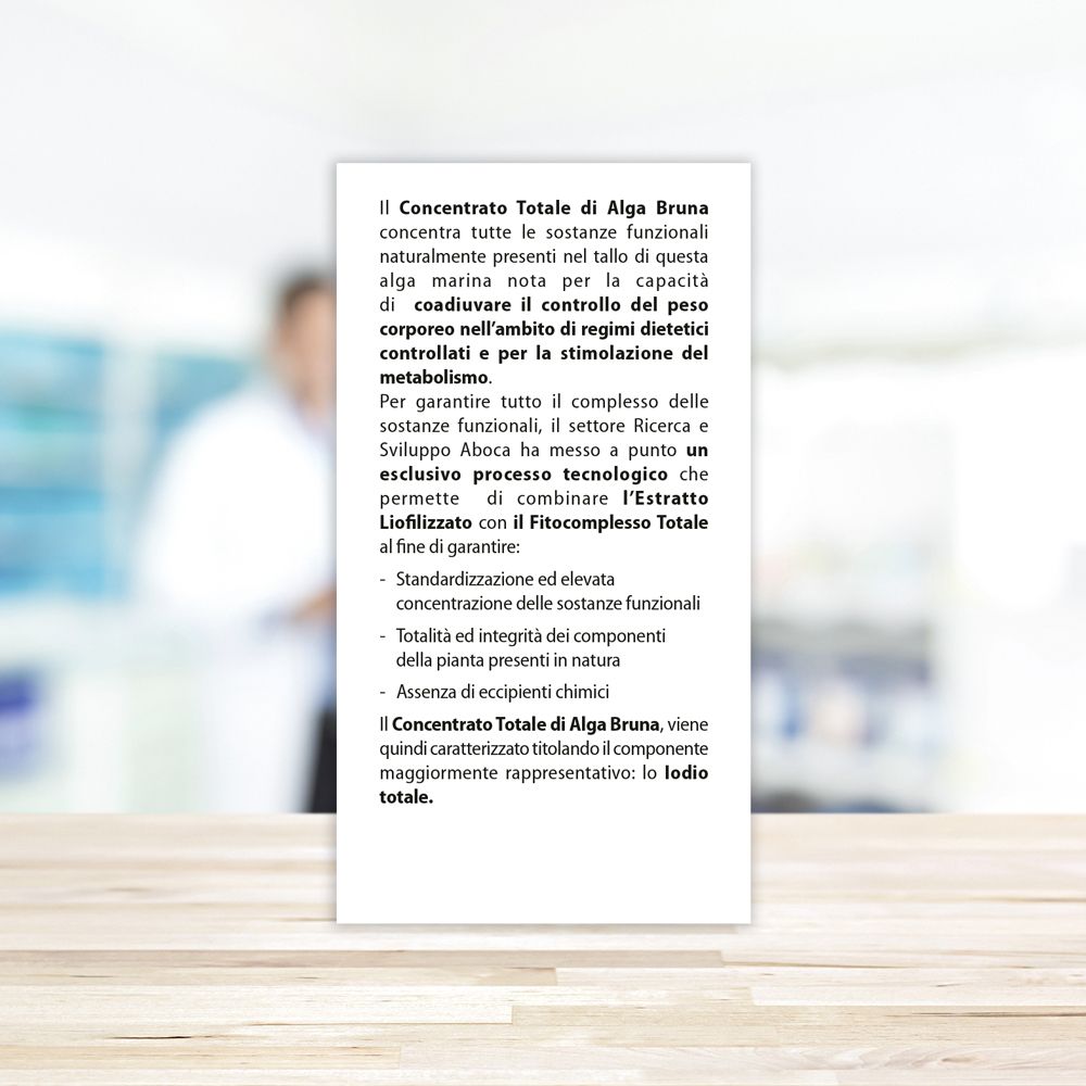 Testo sul retro della confezione. Testo: Alga Bruna, Concentrato Totale. Informazioni sull'uso e sugli ingredienti.