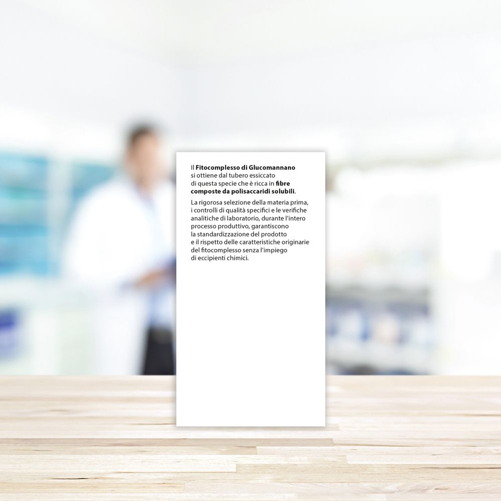 Retro della confezione del prodotto. Scritto: Modo d'uso, precauzioni. Sfondo: farmacia sfocata.