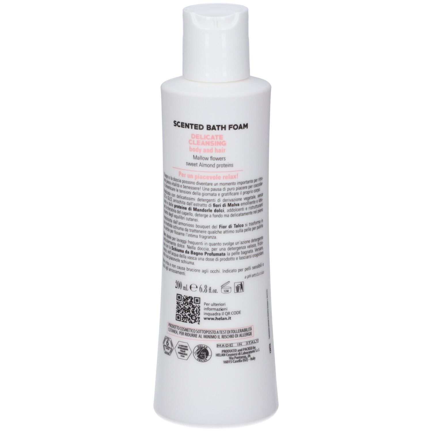 Retro di un flacone bianco. Testo: Scented Bath Foam, ingredienti, codice QR, informazioni produttore.