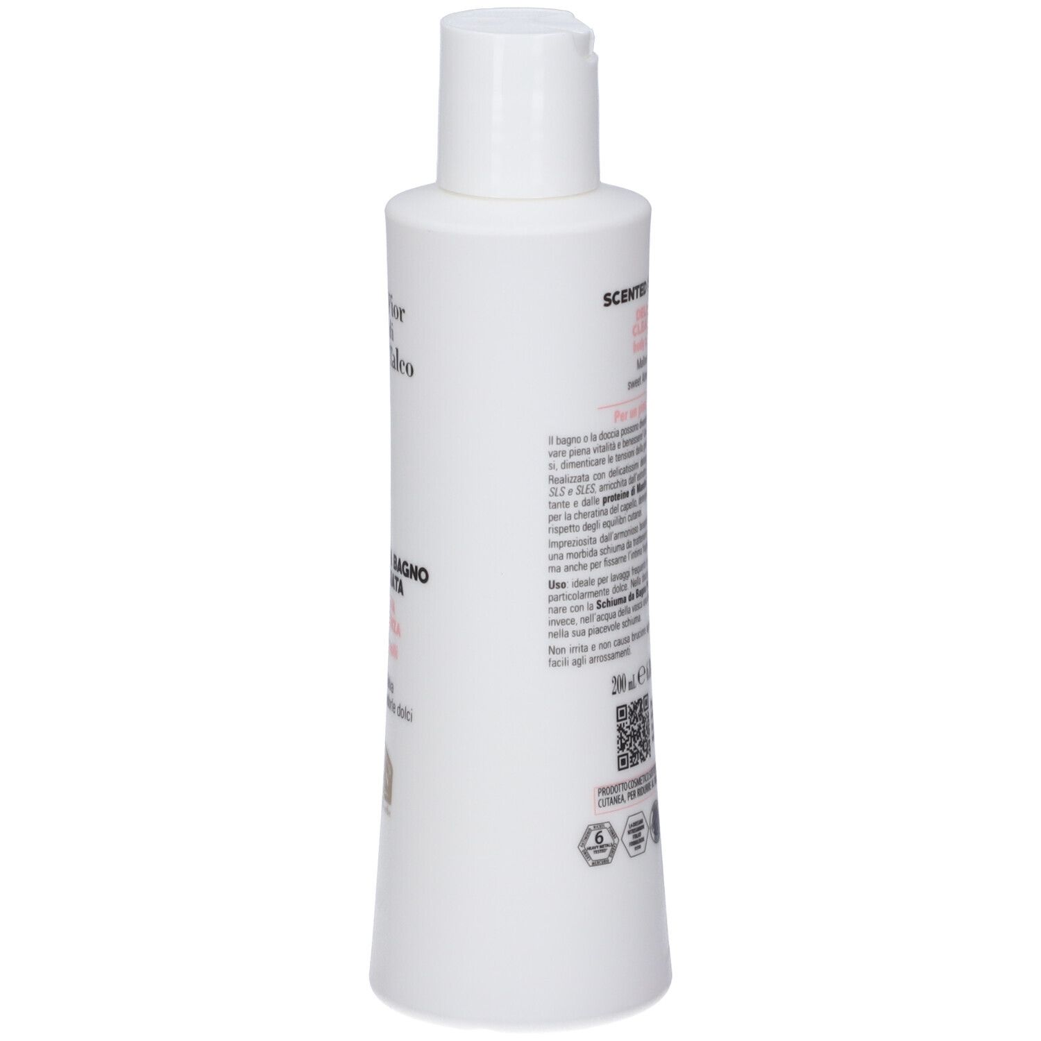 Vista laterale di un flacone bianco. Testo: Scented Bath Foam, ingredienti, codice QR, informazioni produttore.