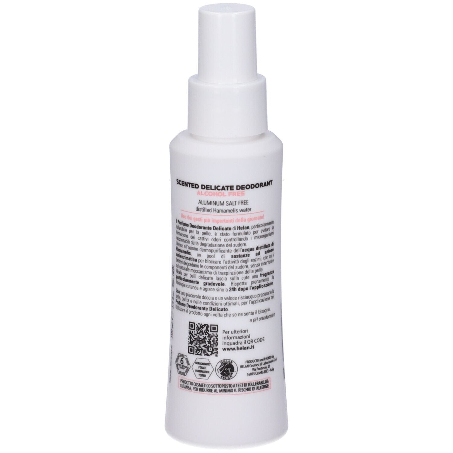 Flacone spray bianco. Testo: Scented Delicate Deodorant, Aluminium Salt Free. Retro con testo e codice QR.