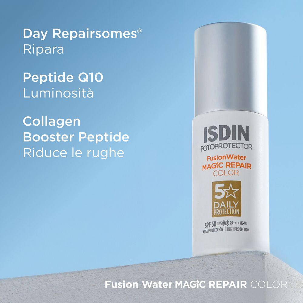 ISDIN Fotoprotector Fusion Water Magic Repair Color Spray SPF 50. Testo con ingredienti su sfondo blu.