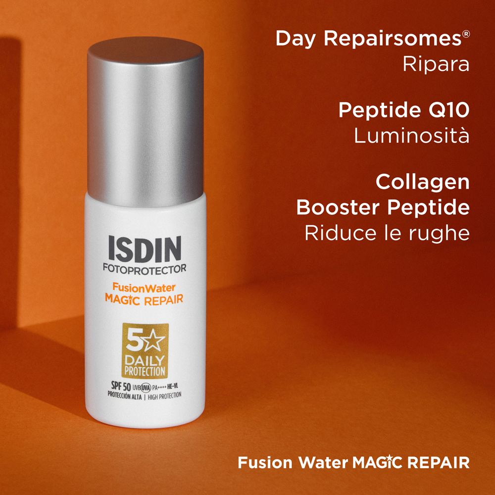 Flacone con testo. Scritta ISDIN, Fusion Water, Magic Repair, SPF 50. Testo: Day Repairsomes, Peptide Q10.