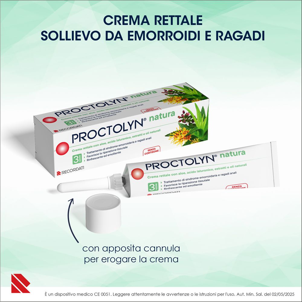 Tubo di Proctolyn Natura Crema con applicatore e tappo, accanto alla confezione.