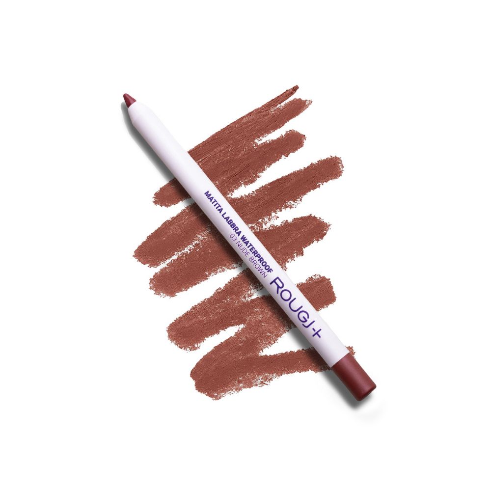 Matita labbra e tratti marroni. Scritta: MATITA LABBRA WATERPROOF, 03 NUDE BROWN, ROUGJ+.