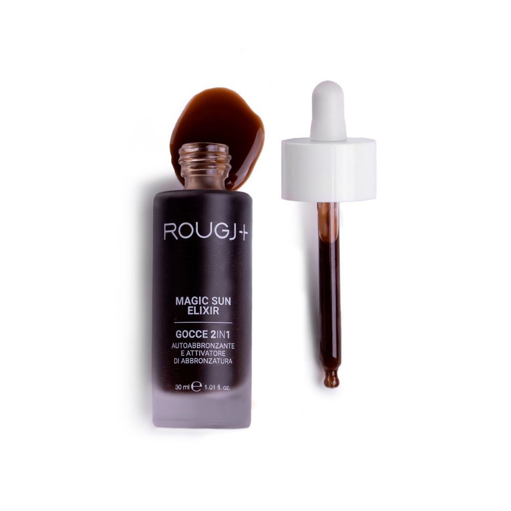 Flacone aperto con liquido marrone e contagocce. Liquido che cola dal flacone. Scritta: ROUGJ+, MAGIC SUN ELIXIR.
