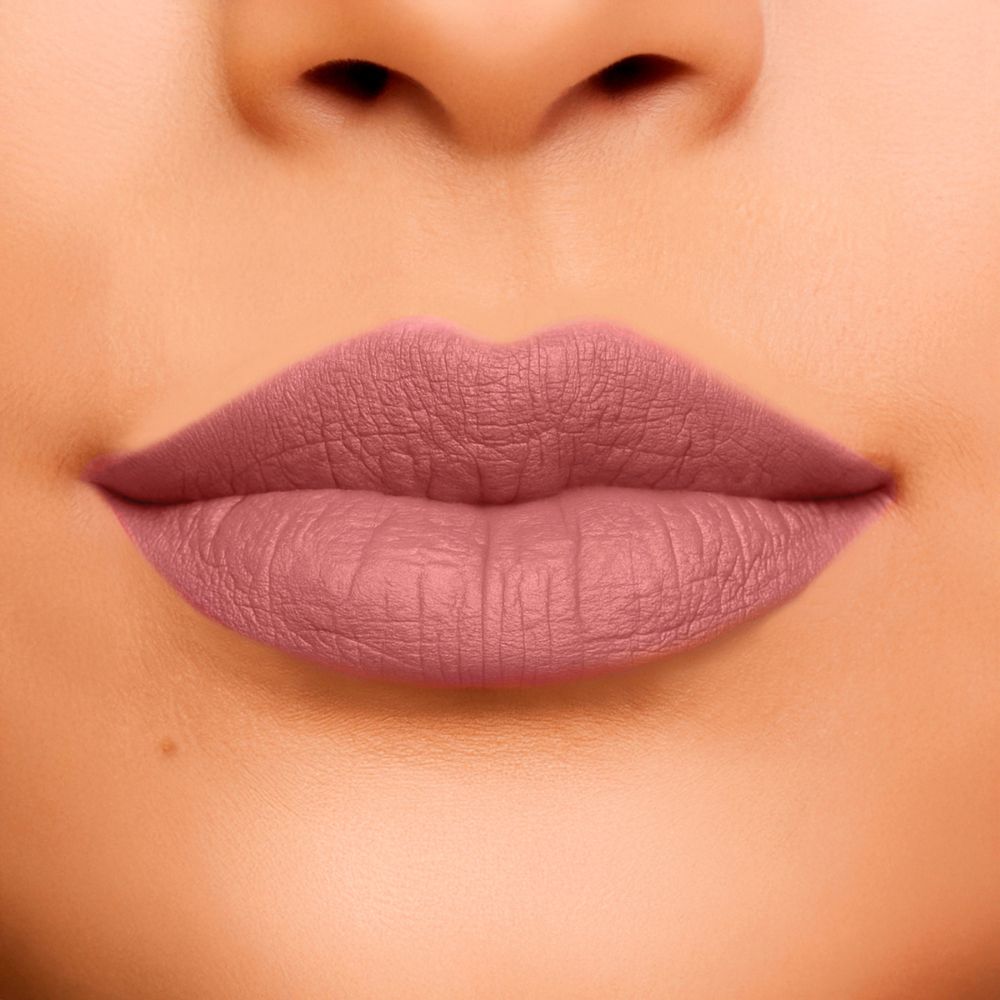 Primo piano di labbra truccate con rossetto rosa.