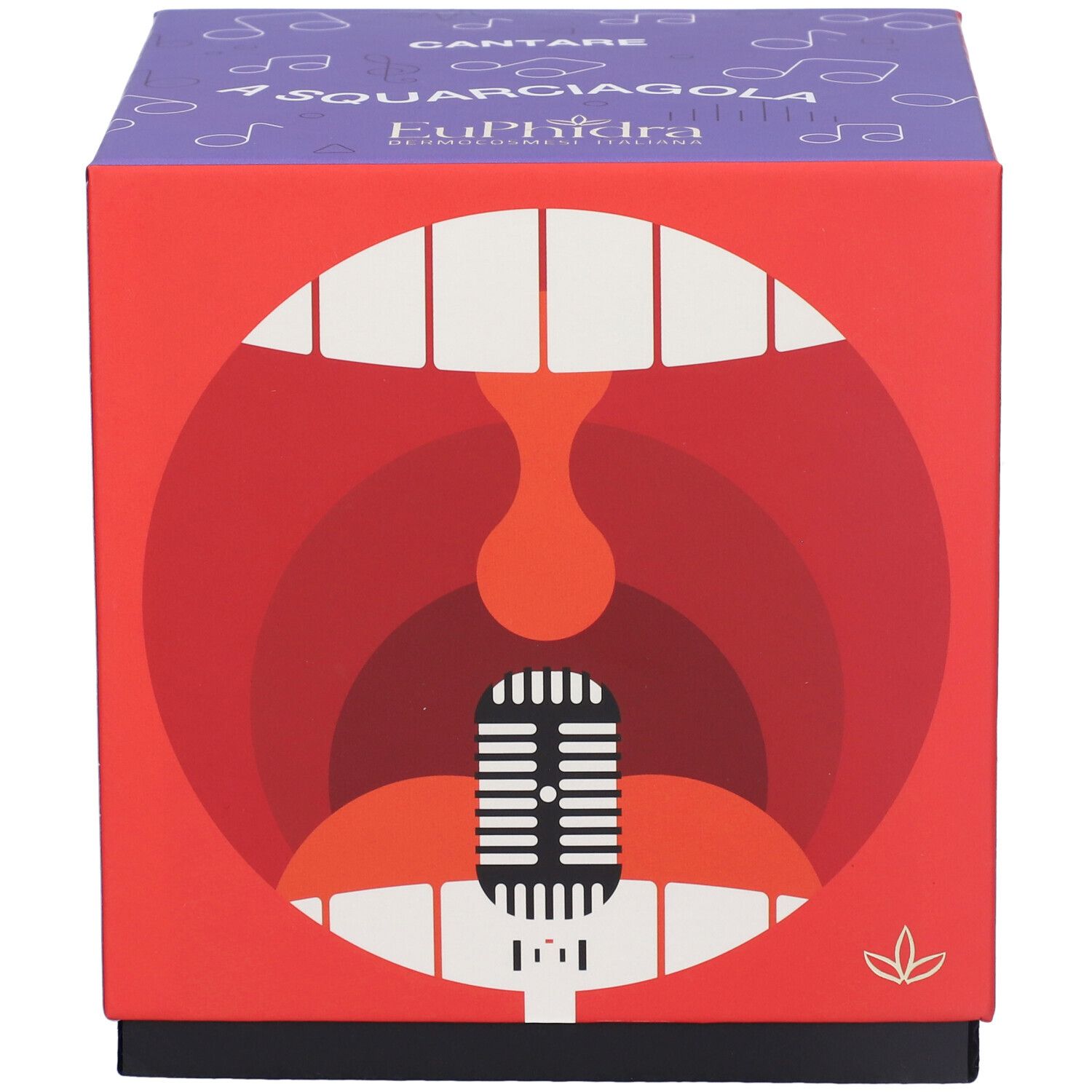 Confezione regalo quadrata con grafica rossa e viola. Raffigurazione di una bocca con microfono e note musicali.