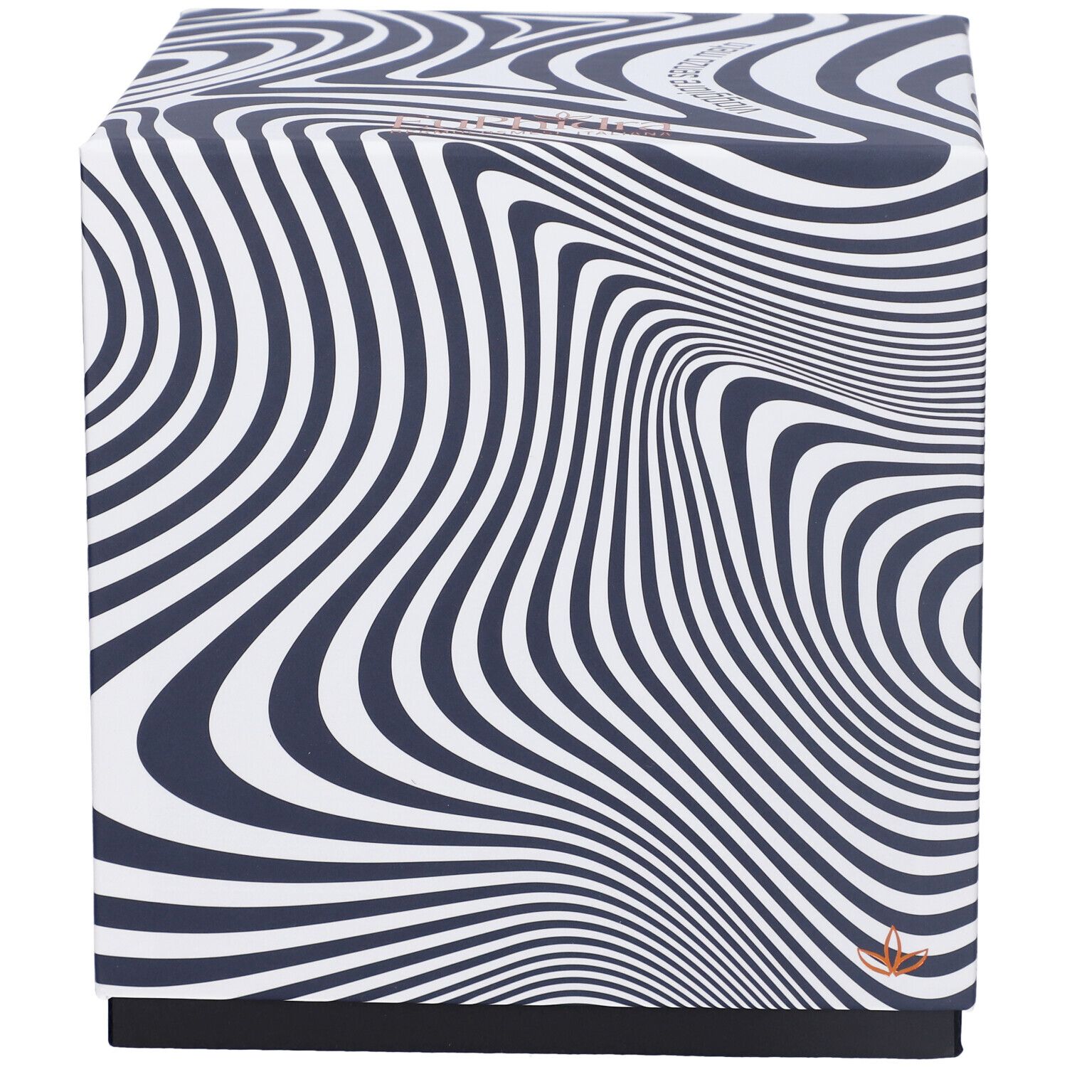 Scatola regalo quadrata con motivo a onde bianco e nero. Base nera, logo arancione.