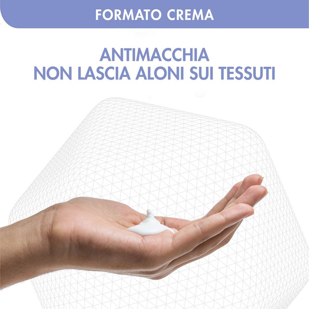 Mano con crema. Testo: Antimacchia, non lascia aloni sui tessuti.