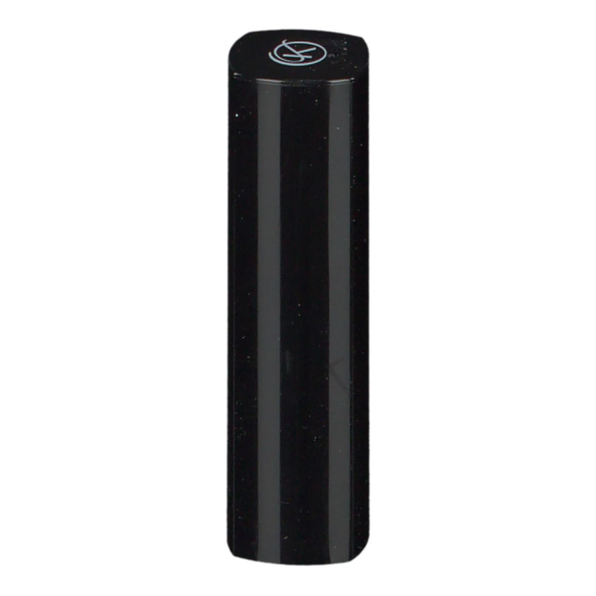 Cappuccio nero del rossetto con logo KORFF. Scritta KORFF MILANO.