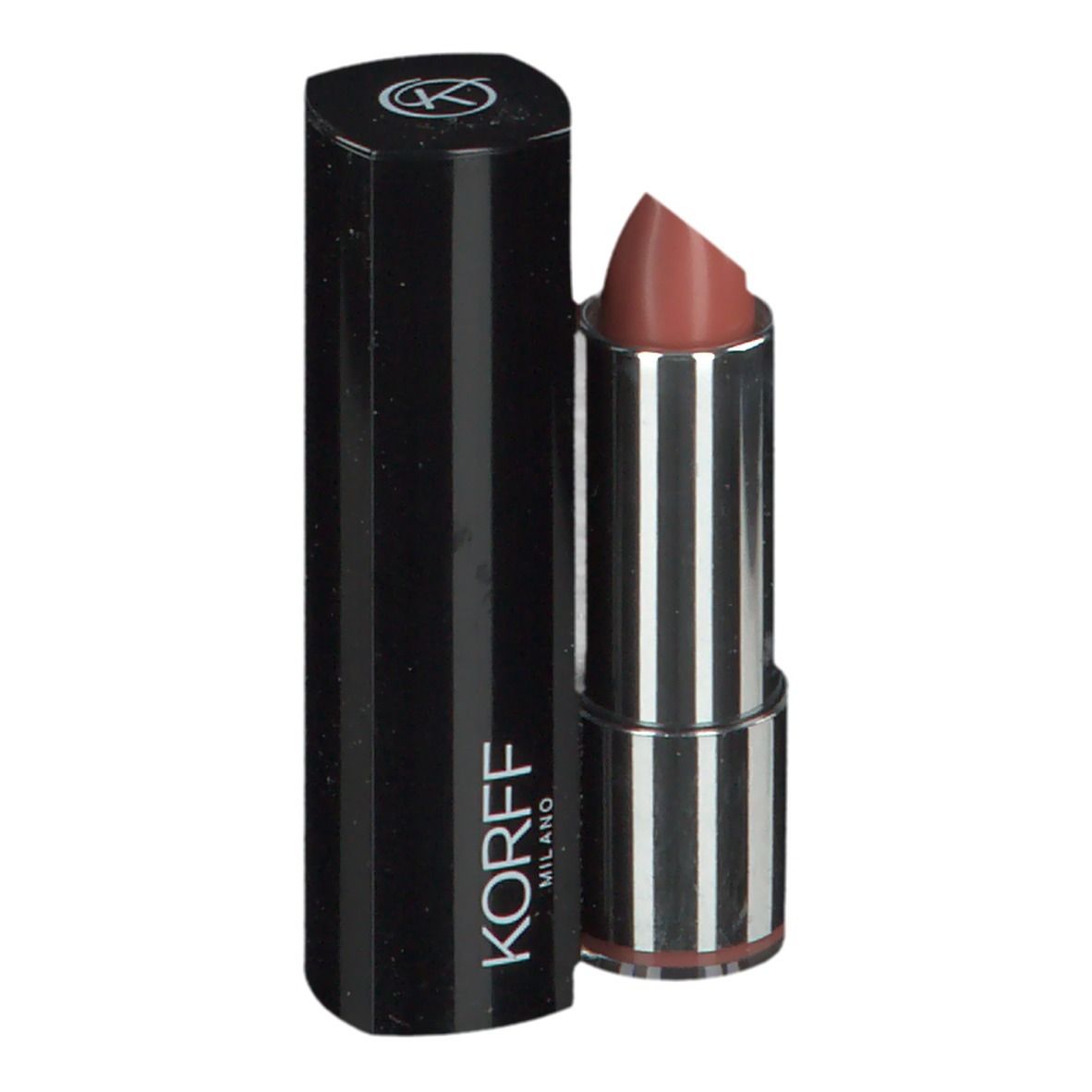Rossetto marrone, corpo argento, cappuccio nero. Logo KORFF. Scritta KORFF MILANO.