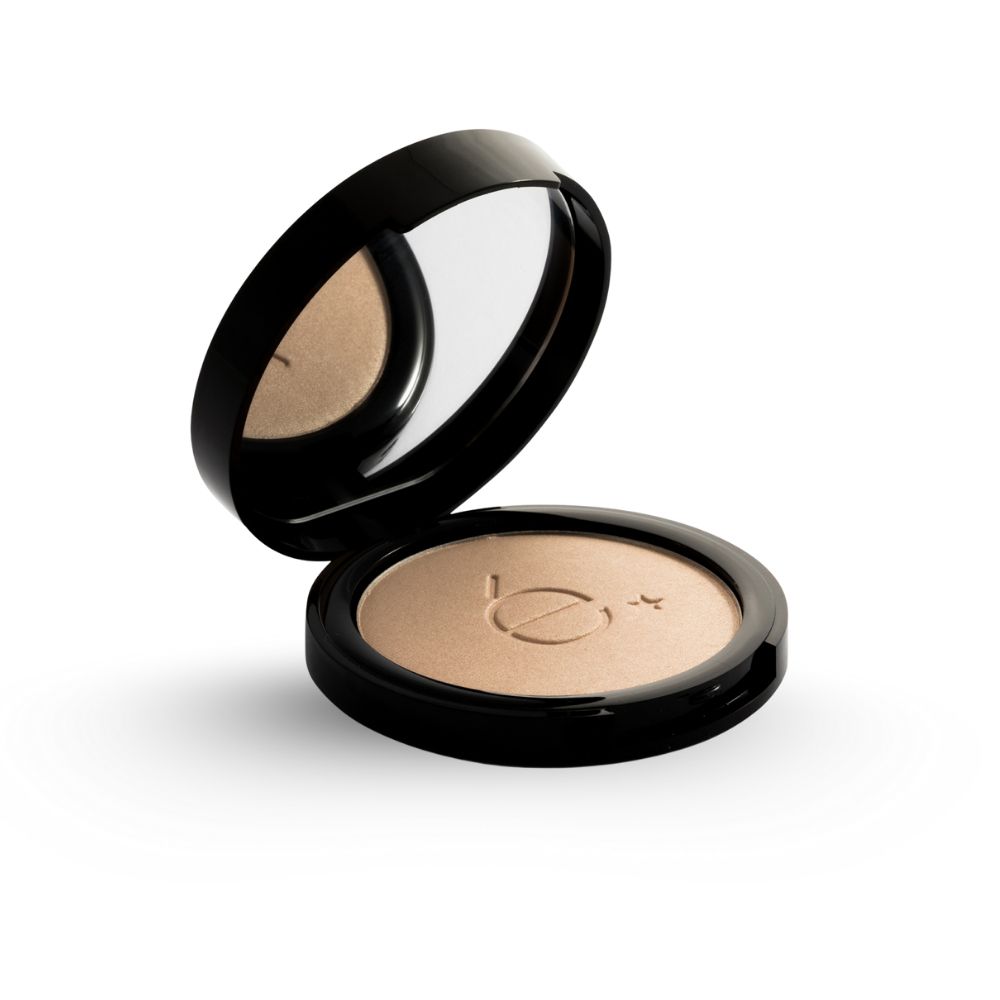 Contenitore cosmetico nero rotondo aperto, specchio e polvere chiara. Logo stella. Vista obliqua.