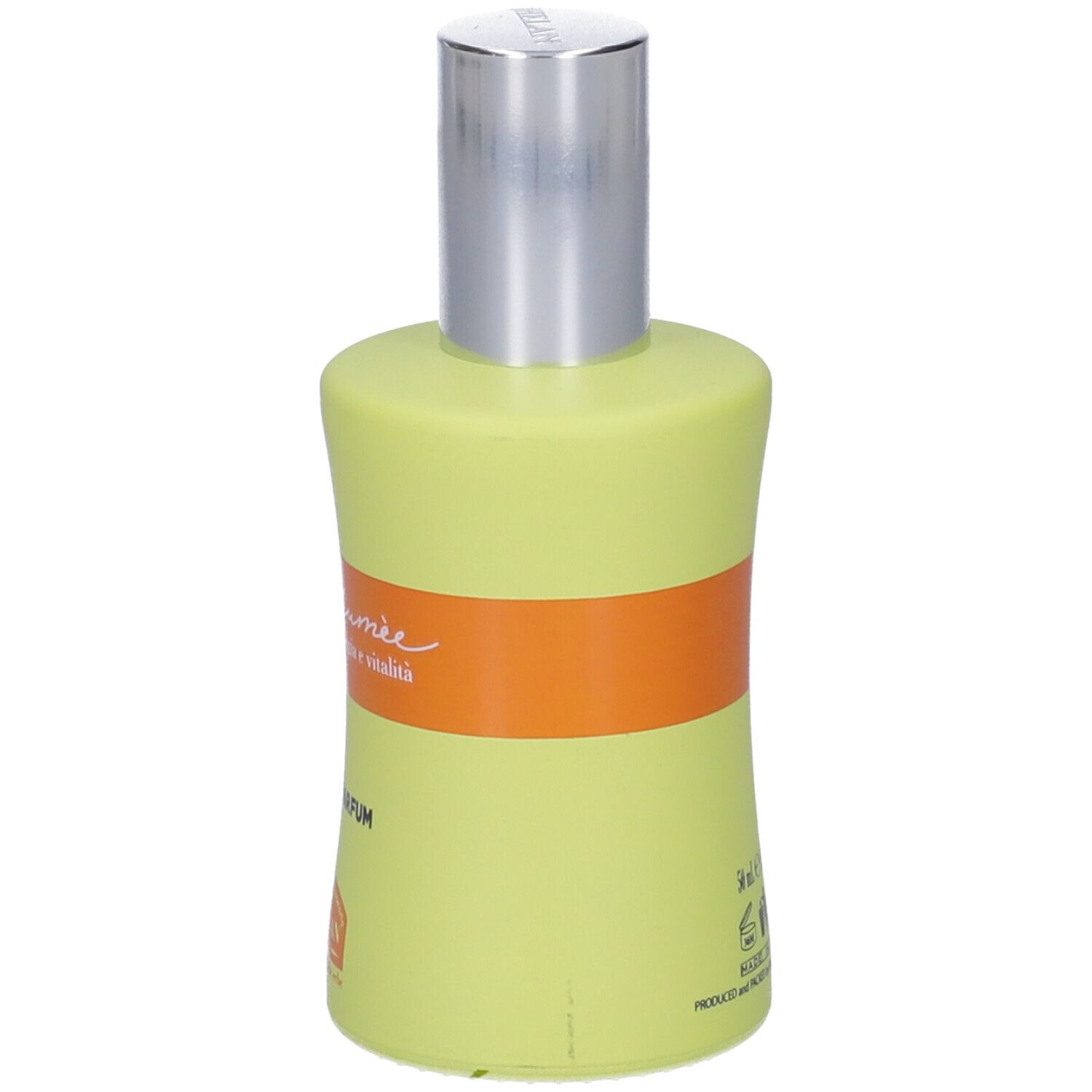 Flacone verde chiaro con tappo argentato. Fascia arancione. Scritta: Agrumée, Eau de Parfum. Retro: Made in Italy, simboli riciclo.