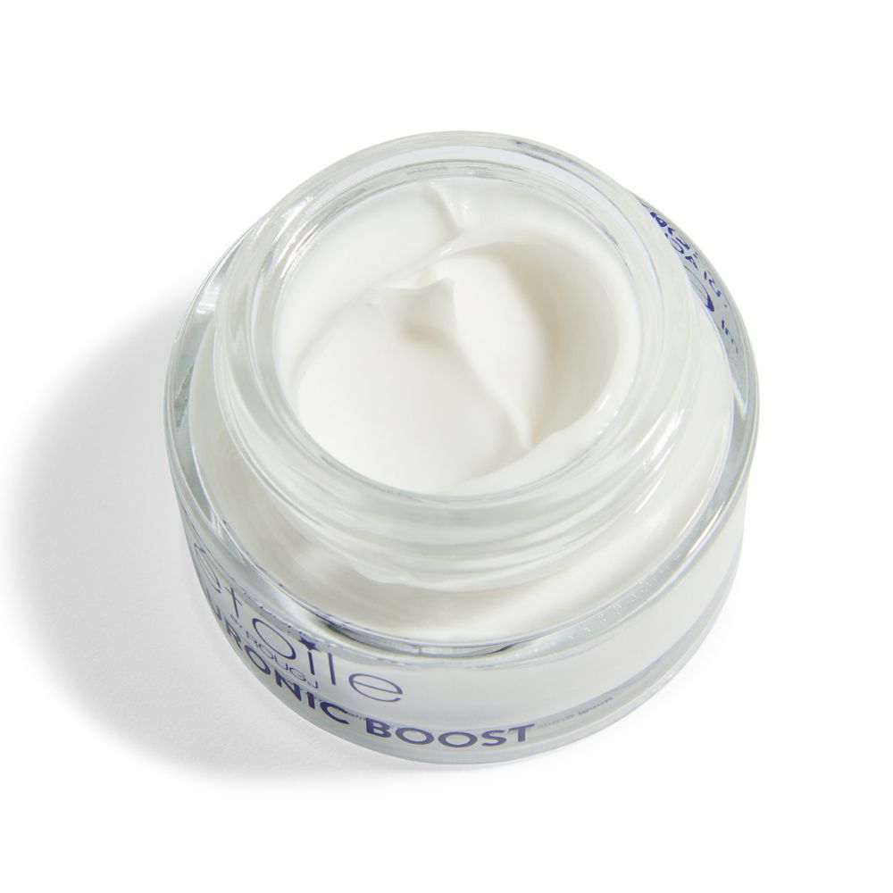 Vasetto di crema aperto. Crema bianca visibile. Scritta: Hyaluronic Boost.