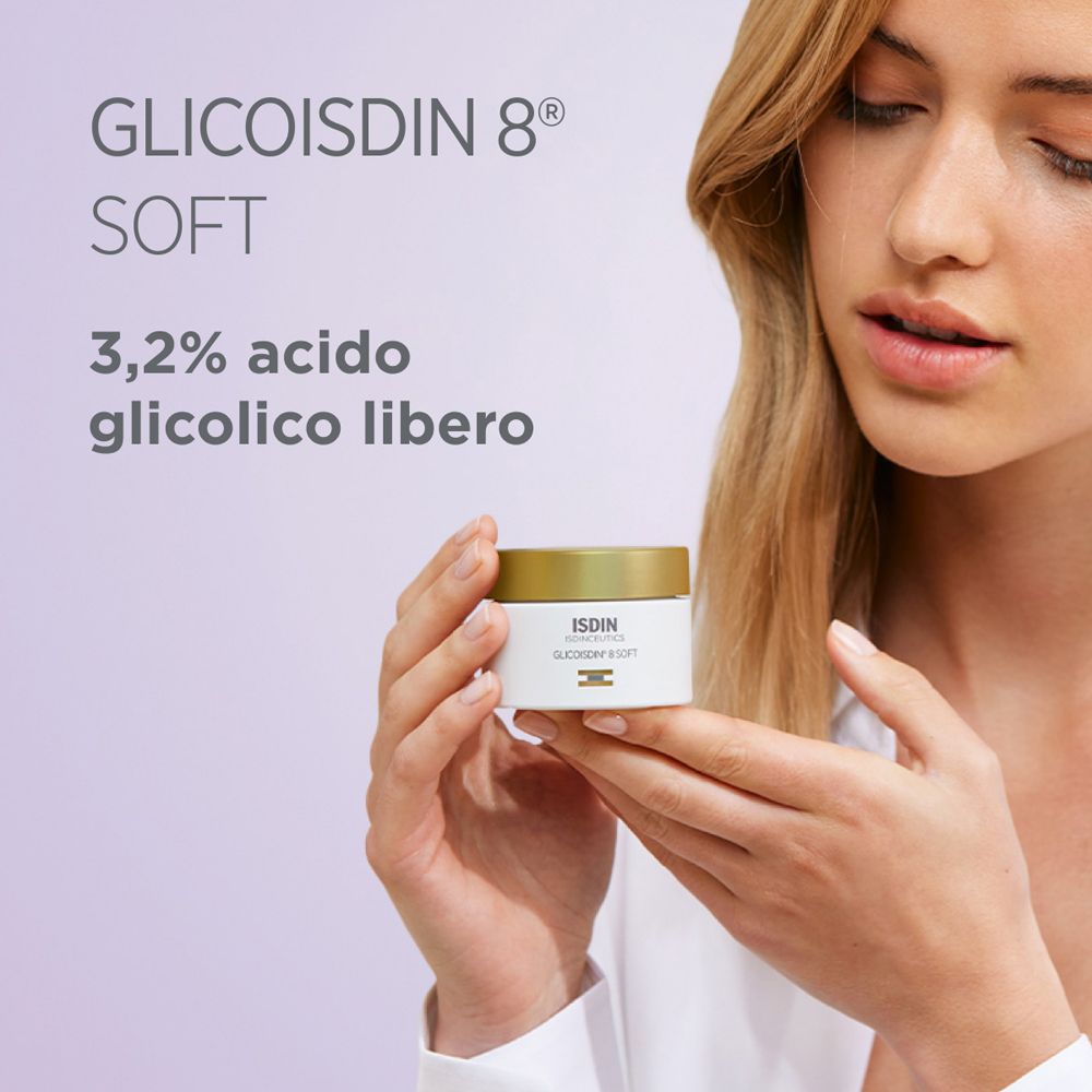 Donna che tiene un vasetto. Nome del prodotto e testo. 3,2% acido glicolico libero.