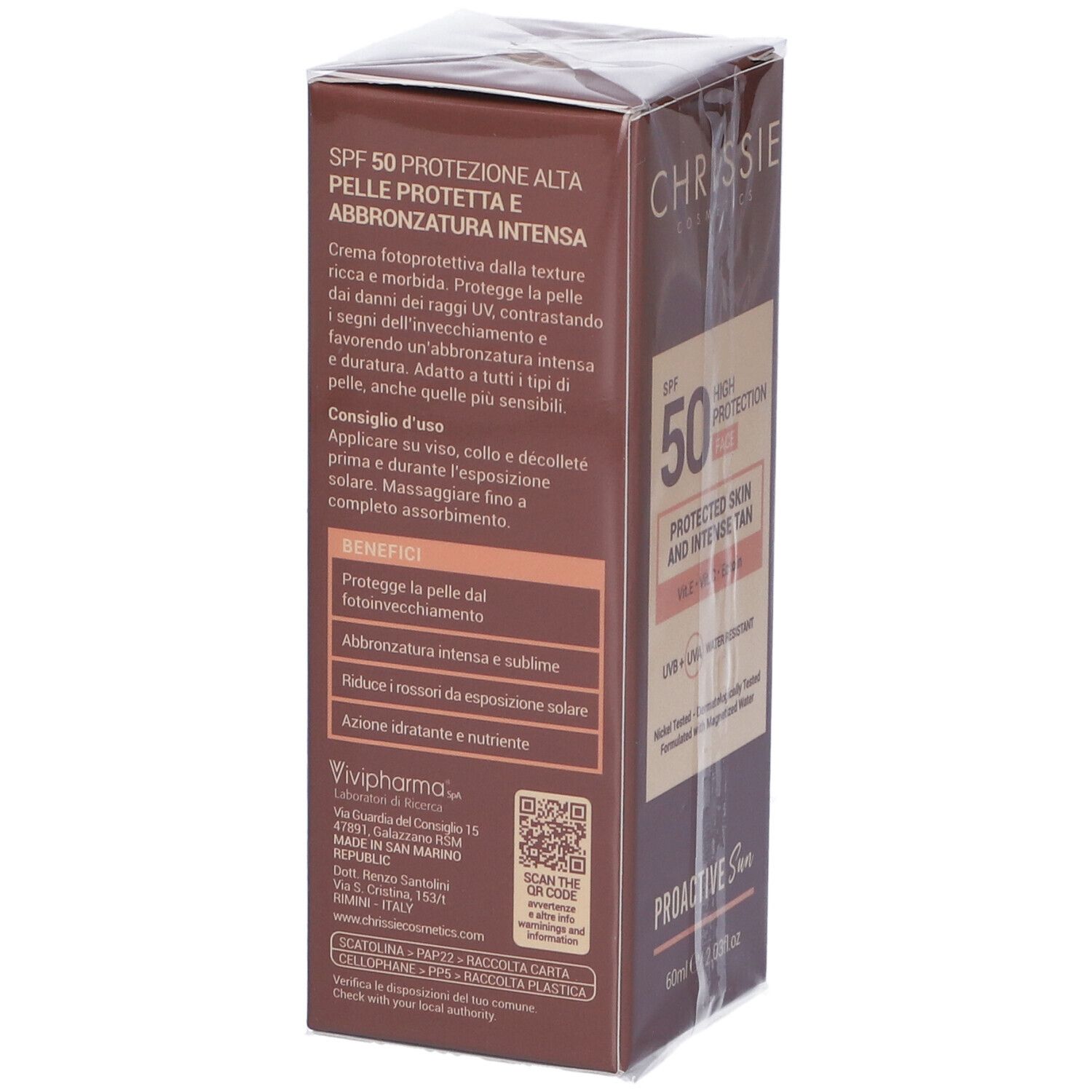 Lato della confezione. Testo: SPF 50 Protezione Alta. Ingredienti, istruzioni per l'uso, benefici. Chrissie Cosmetics.