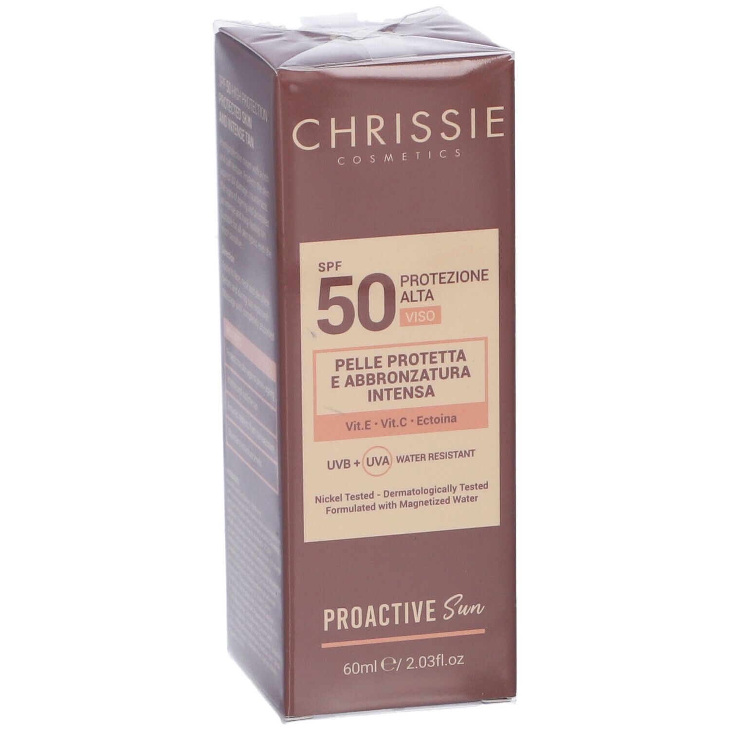 Scatola Chrissie Cosmetics SPF 50. Testo: PELLE PROTETTA E ABBRONZATURA INTENSA. 60ml.