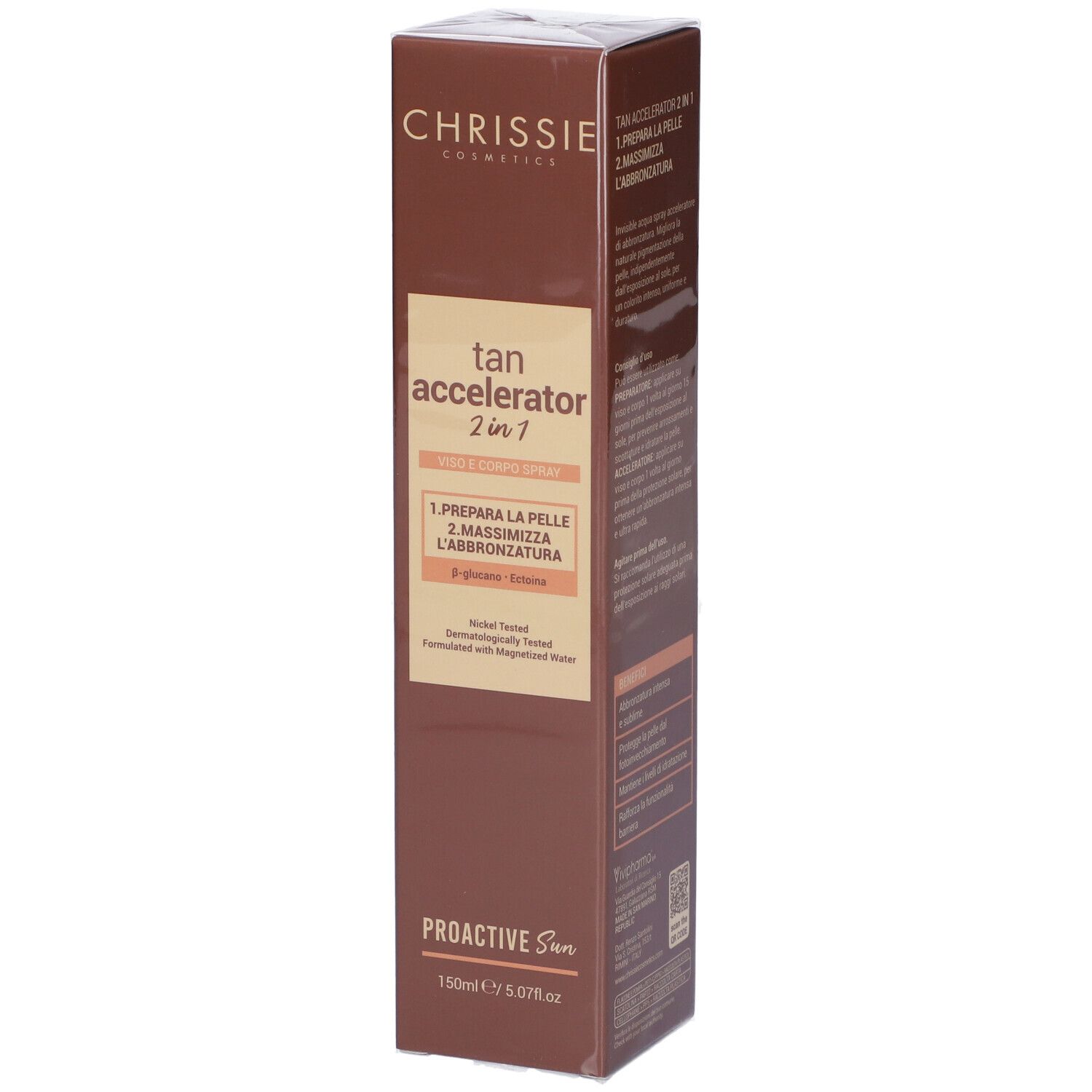 Acceleratore di abbronzatura Chrissie Cosmetics 2 in 1 in confezione. Scatola marrone con informazioni sul prodotto.