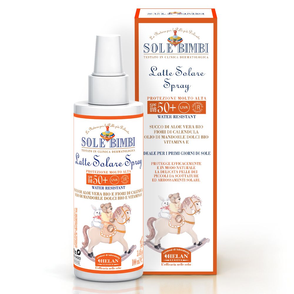 Spray solare e confezione. Flacone bianco e scatola arancione. Scritta: Sole Bimbi, SPF 50+, illustrazione.