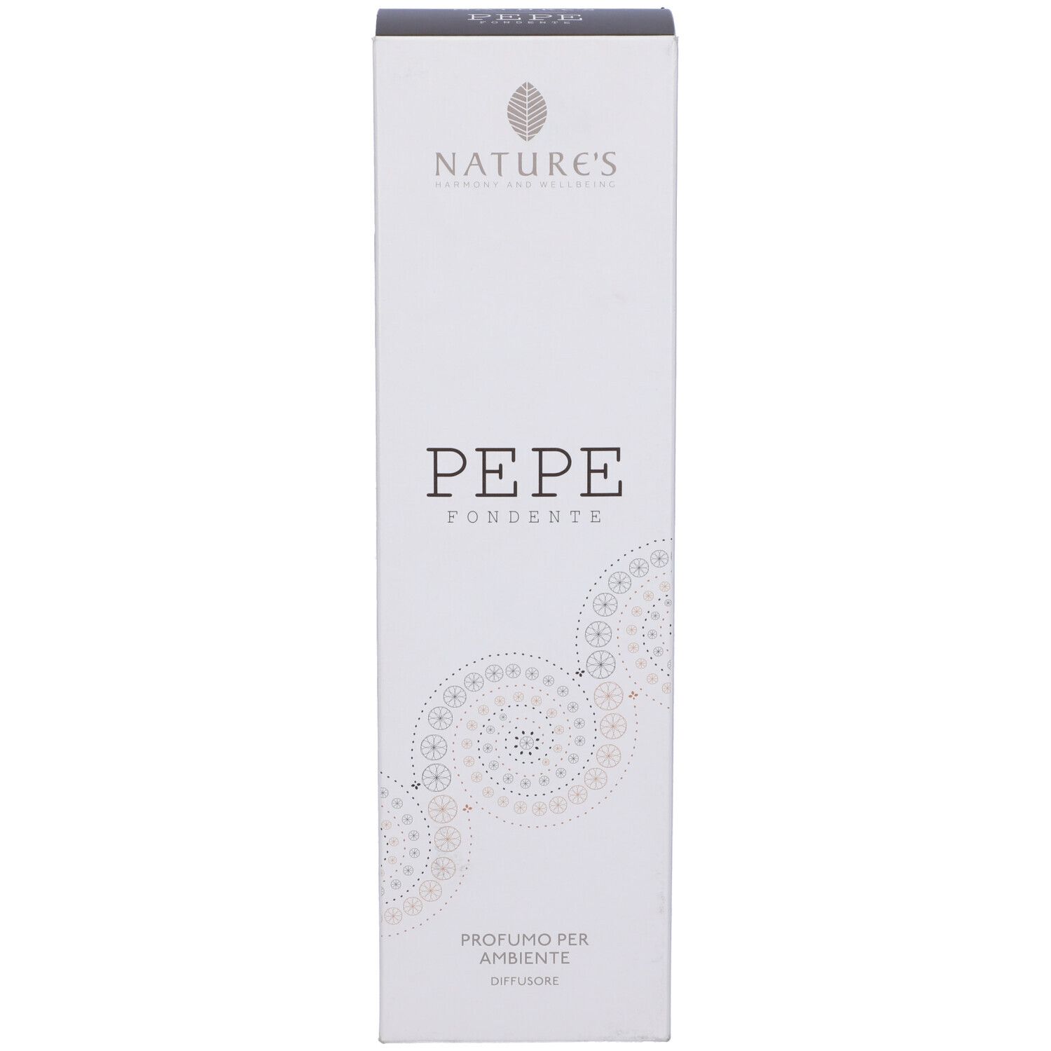 Confezione prodotto bianca. Testo: NATURE'S, PEPE FONDENTE, PROFUMO PER AMBIENTE, DIFFUSORE. Motivo decorativo.