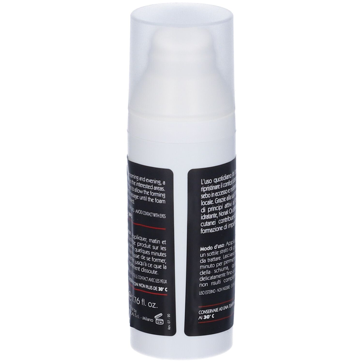 Flacone bianco con etichetta nera. Testo in italiano. Con dosatore.