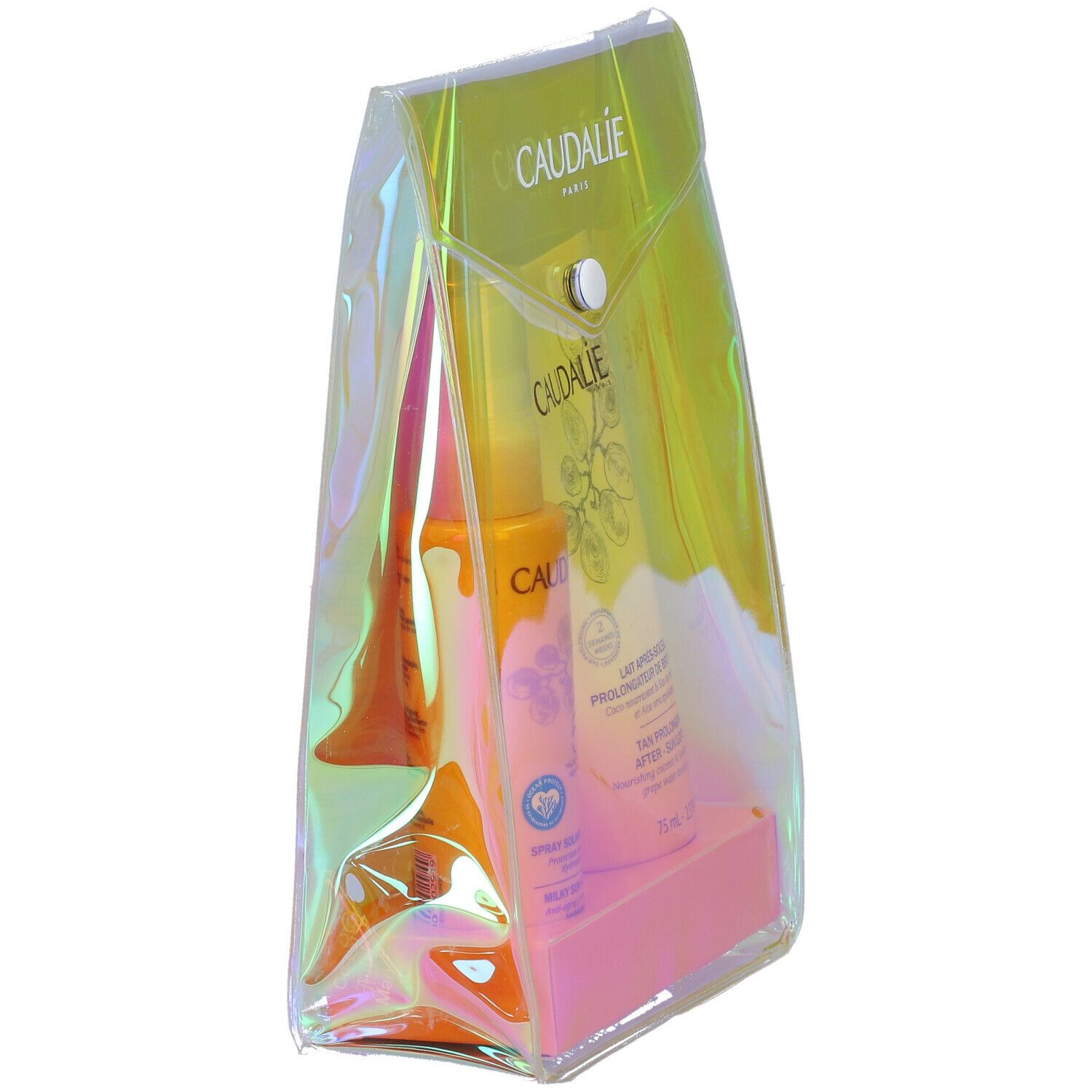 Set Estivo in sacchetto trasparente. Contiene due flaconi e un tubetto. Scritta: CAUDALIE PARIS. Vista laterale.