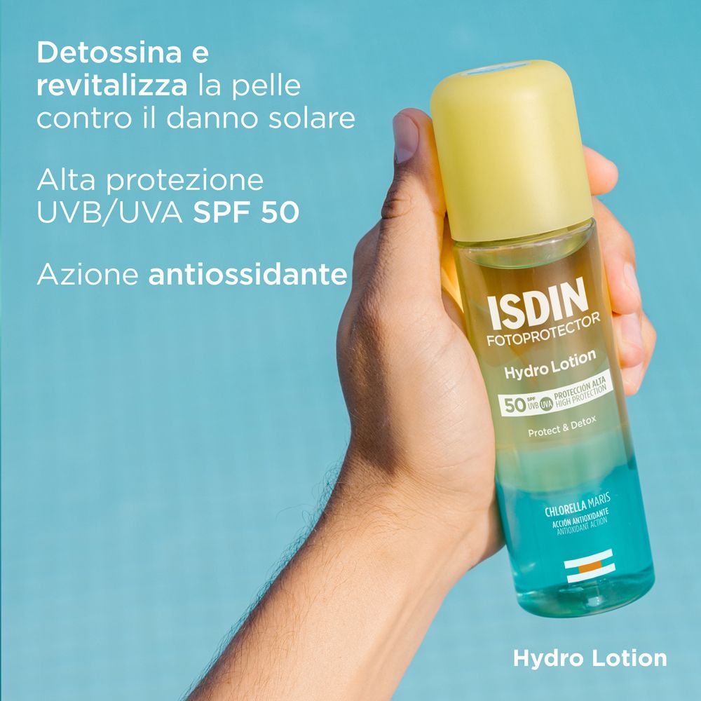 Mano che tiene ISDIN Hydro Lotion. Tappo giallo, flacone trasparente. Testo: Alta protezione UVB/UVA SPF 50. Azione antiossidante.