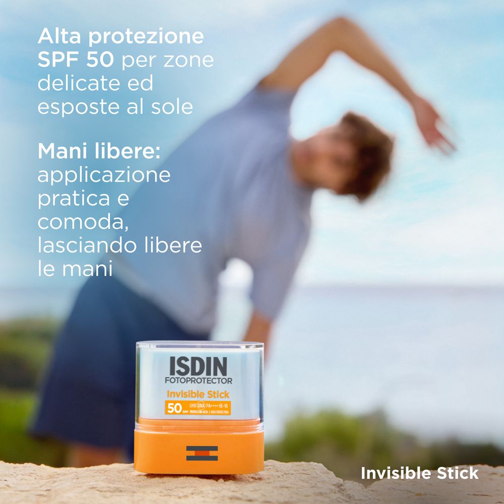 ISDIN Fotoprotector Invisible Stick SPF50. Uomo sullo sfondo. Testo: Alta protezione SPF 50 per zone delicate.