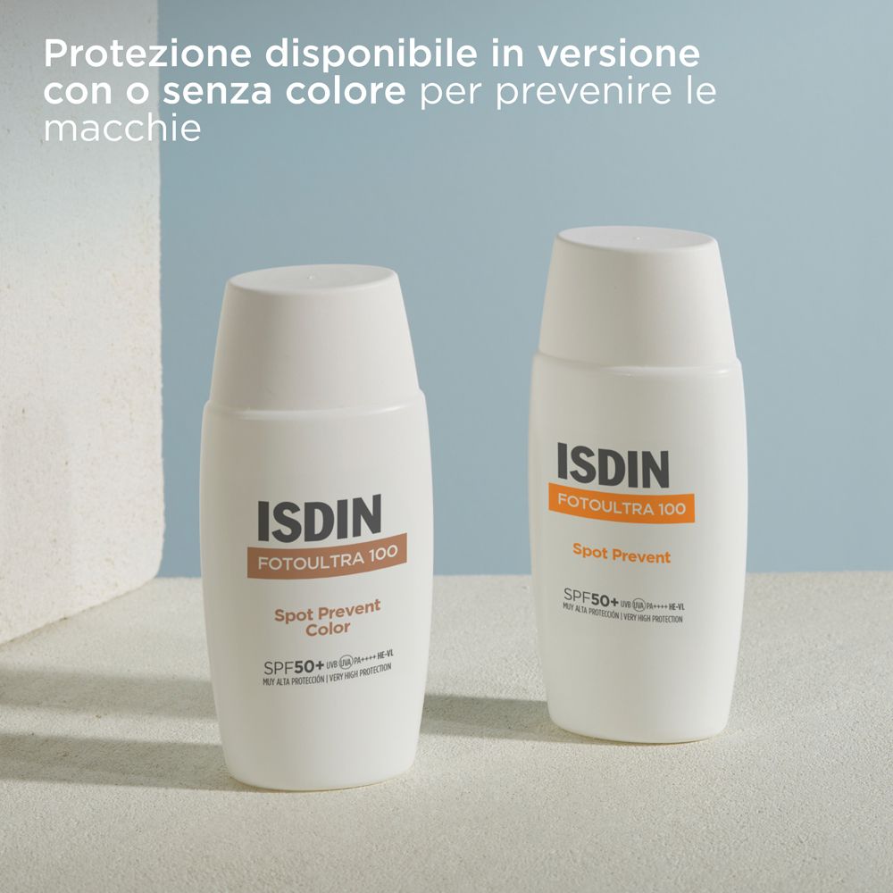Due flaconi bianchi. Testo: Protezione con o senza colore per prevenire le macchie. Logo ISDIN e nome del prodotto.