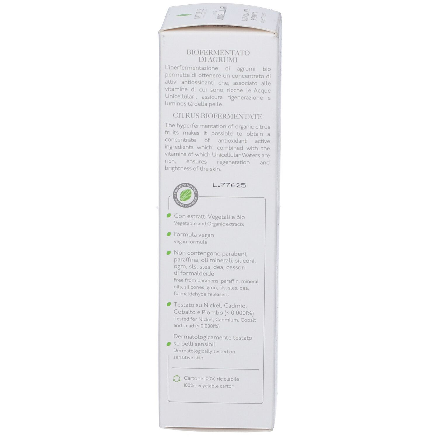 Confezione con testo sulla biofermentazione degli agrumi. Contiene informazioni sugli ingredienti e le certificazioni.