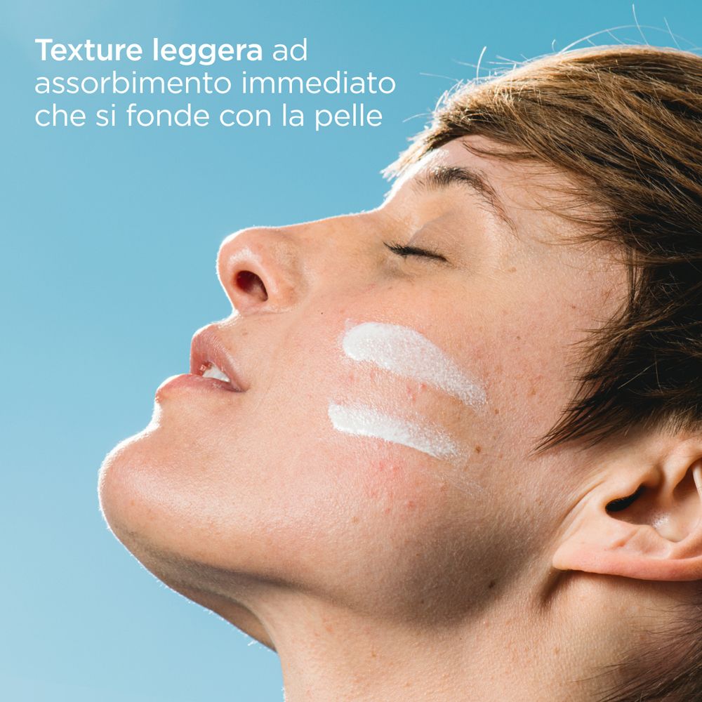 Viso con crema applicata. Texture leggera, assorbimento immediato.