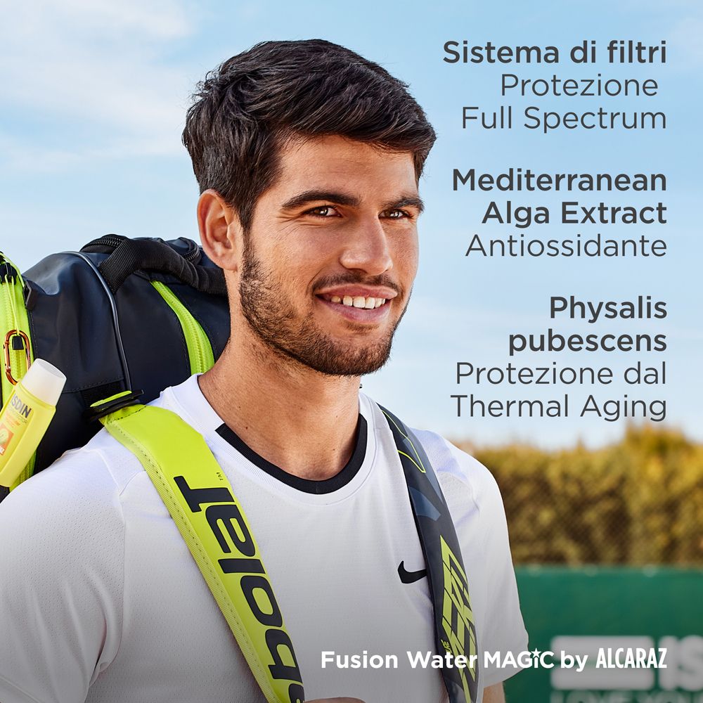 Uomo con borsa da tennis. Testo: Sistema filtri, Mediterranean Alga Extract, Physalis pubescens.